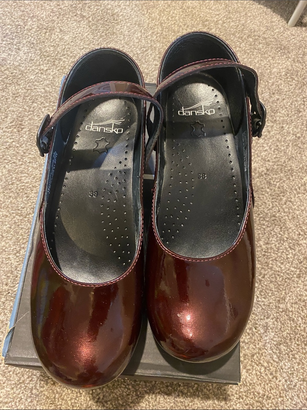 Dansko Women’s Patent Mary Jane Shoes Black cherry size 38